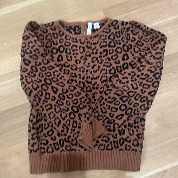 Janie and Jack Other - Janie and Jack Leopard print sweater with puff sleeve